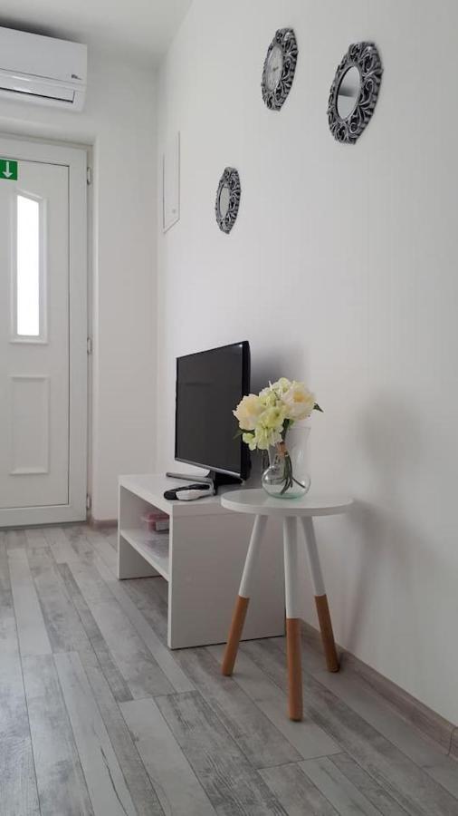 Apartman Lidija Dinjiska Ngoại thất bức ảnh