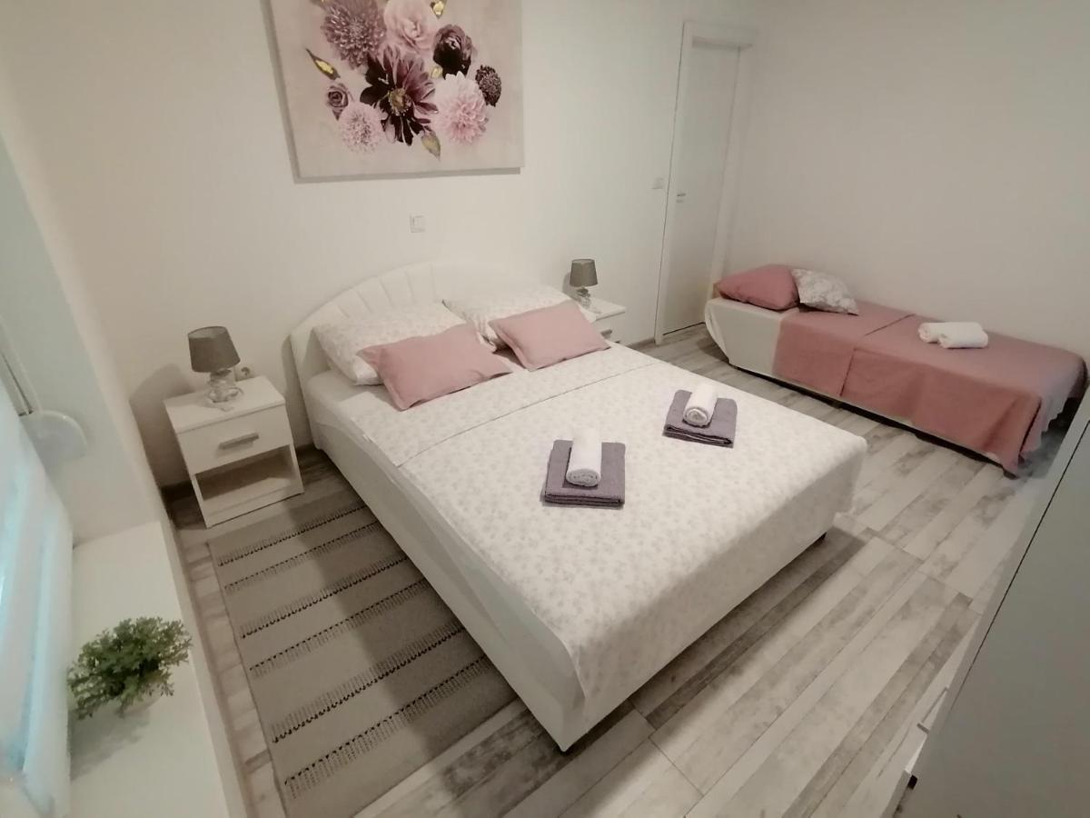 Apartman Lidija Dinjiska Ngoại thất bức ảnh